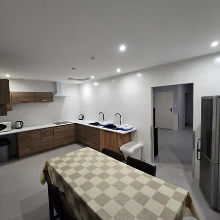 Goscinne Good Night Apartamenty, Hostal Będzin