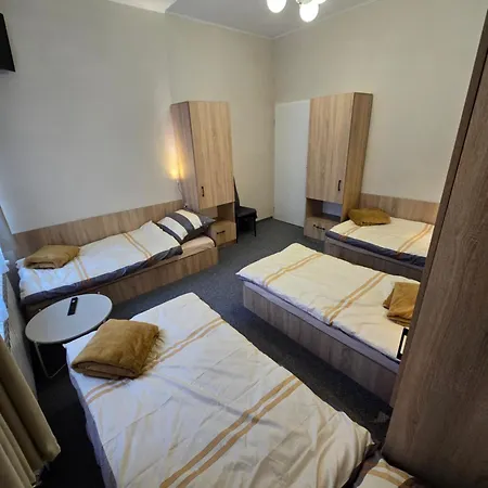 Hostel Goscinne Good Night Apartamenty, Bedzin