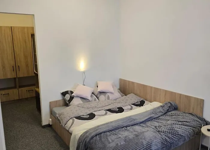 Goscinne Good Night Apartamenty, אכסניה