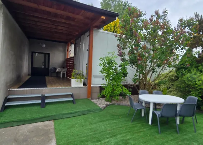 Goscinne Good Night Apartamenty, אכסניה *