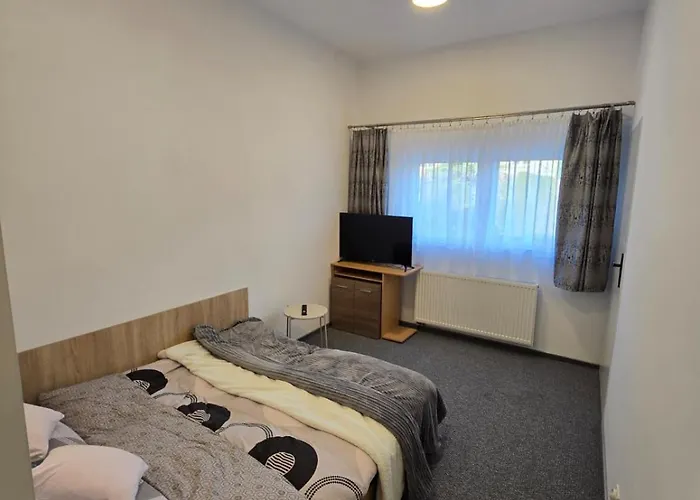 Goscinne Good Night Apartamenty, אכסניה